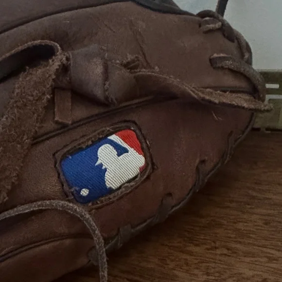 Wilson A950 Classic Brown Leather Glove - Picture 3 of 7